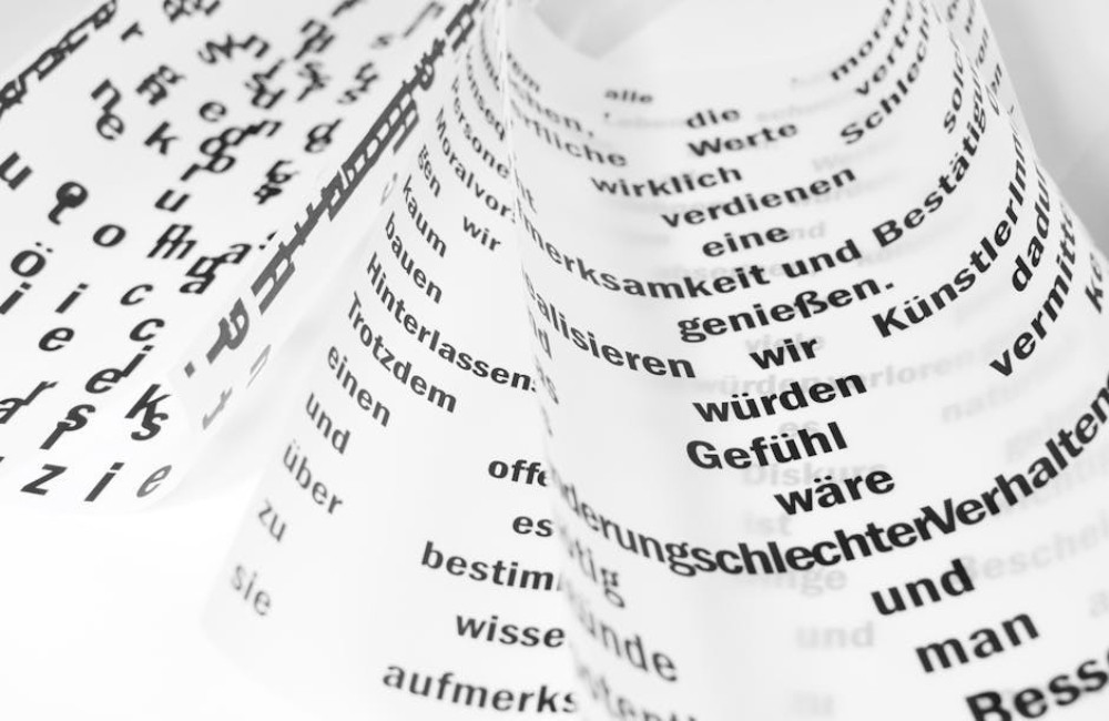 Waarom zeggen Belgen 'goeiemiddag' en Nederlanders 'goedemiddag'?